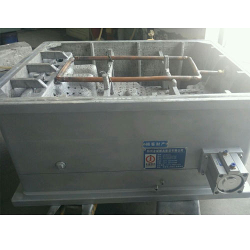 自動箱體模具